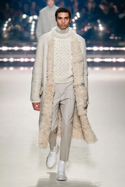 Look 11